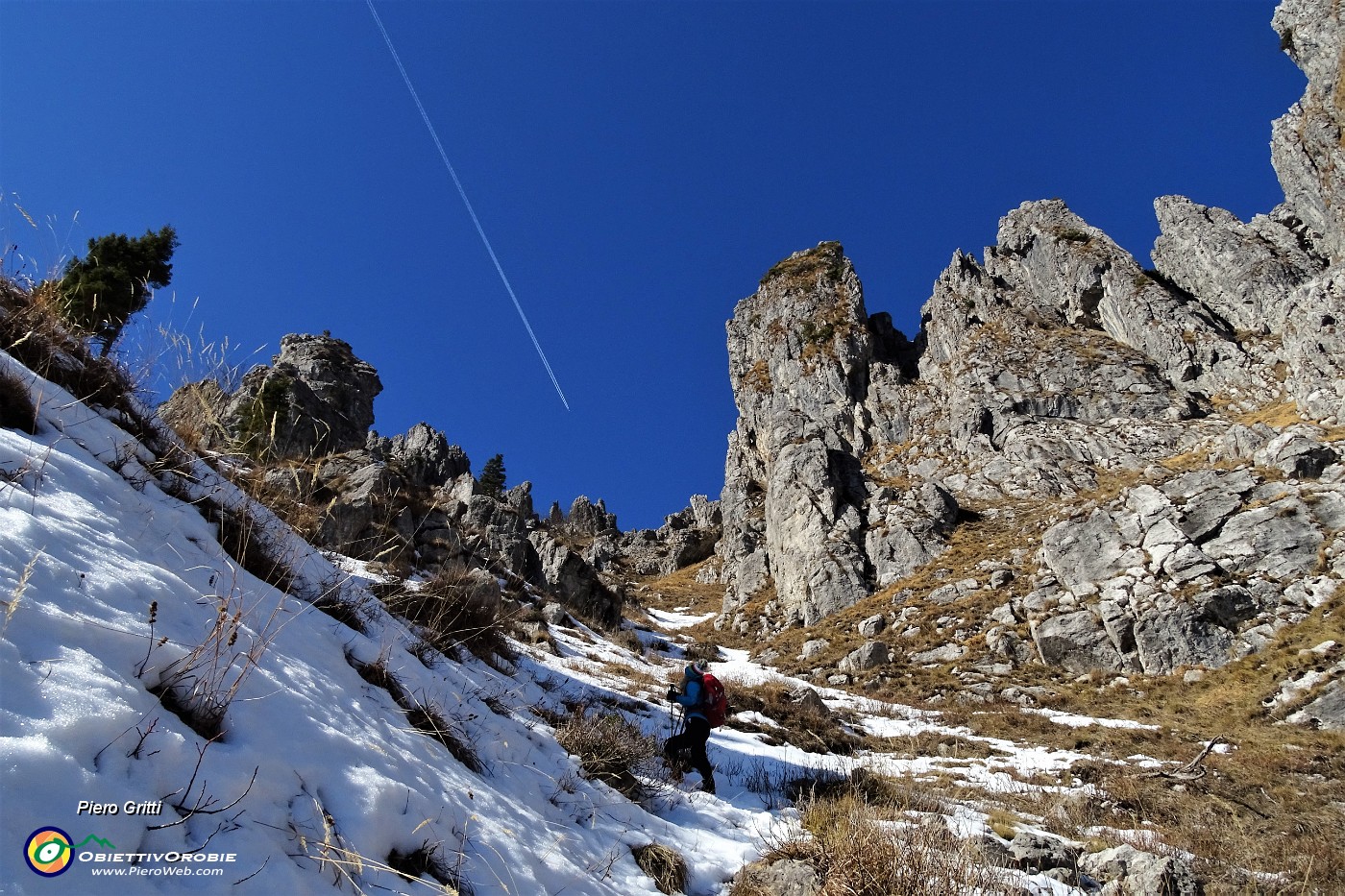 25 Una scia in cielo ci indica la direzione giusta....JPG